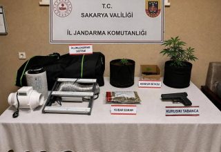 Sakarya’da Jandarmadan Uyuşturucu Operasyonu! 2 Tutuklama, Silah ve Uyuşturucu Ele Geçirildi