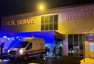 Akyazı’da Alacak Verecek Kavgası Kanlı Bitti: Baba ve Oğlu Yaralandı