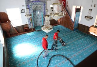 Erenler’de Camilerde Temizlik Çalışmaları Sürüyor
