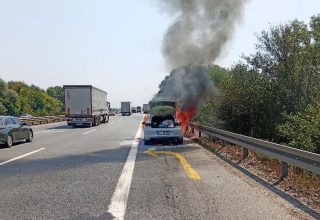 Anadolu Otoyolu’nda Seyir Halindeki Otomobil Alevlere Teslim Oldu