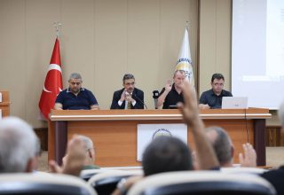 Erenler Meclisi’nde Tansiyon Yükseldi: Portre Tartışması, Eryap Eleştirileri ve Sert Sözler