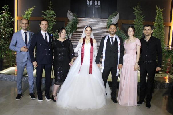 Melike ve Şükrü görkemli düğünle hayatlarını birleştirdi