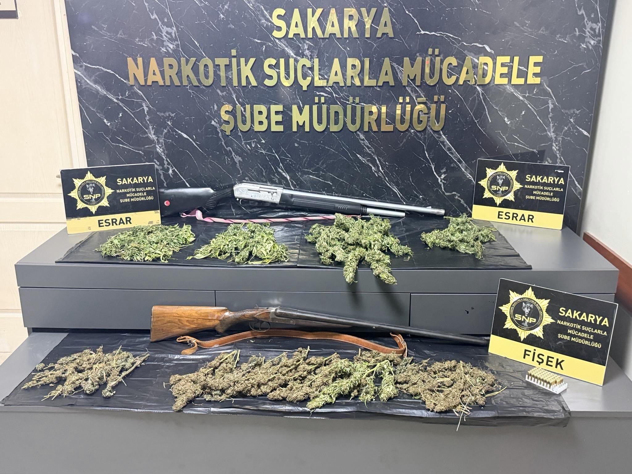 Sakarya’da “Sokaklar Güvende” Operasyonu: Uyuşturucu ve Silah Ele Geçirildi