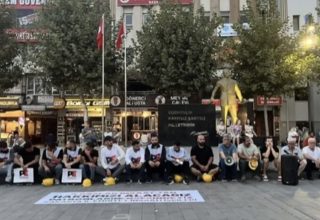 Sakarya Emniyet Müdürlüğü İnşaatında Ücret İsyanı: 3 Aydır Maaş Alamayan İşçiler Meydana İndi