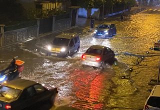 Sakarya’da Şiddetli Yağış Alarmı! İlçelerde Cadde ve Sokaklar Sular Altında