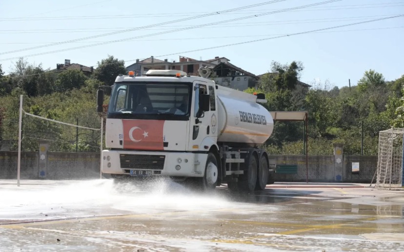 Erenler Belediyesi Yağış Sonrasında da Sahada