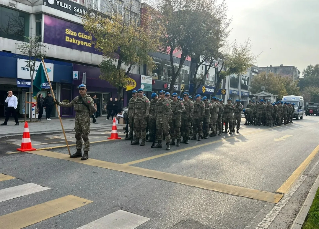 Sakarya’da 29 Ekim Provası! Atatürk Bulvarı Trafiğe Kapatıldı